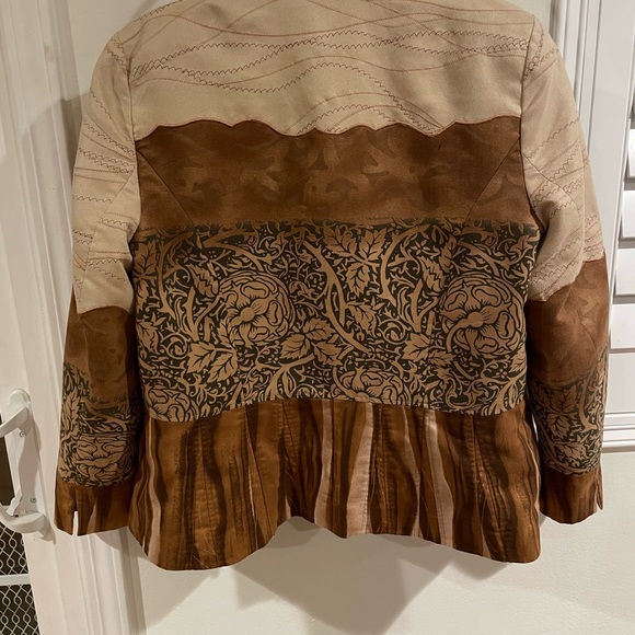 Coldwater Creek Women's Tan and Brown Patterned Blazer - Picture 4 of 4